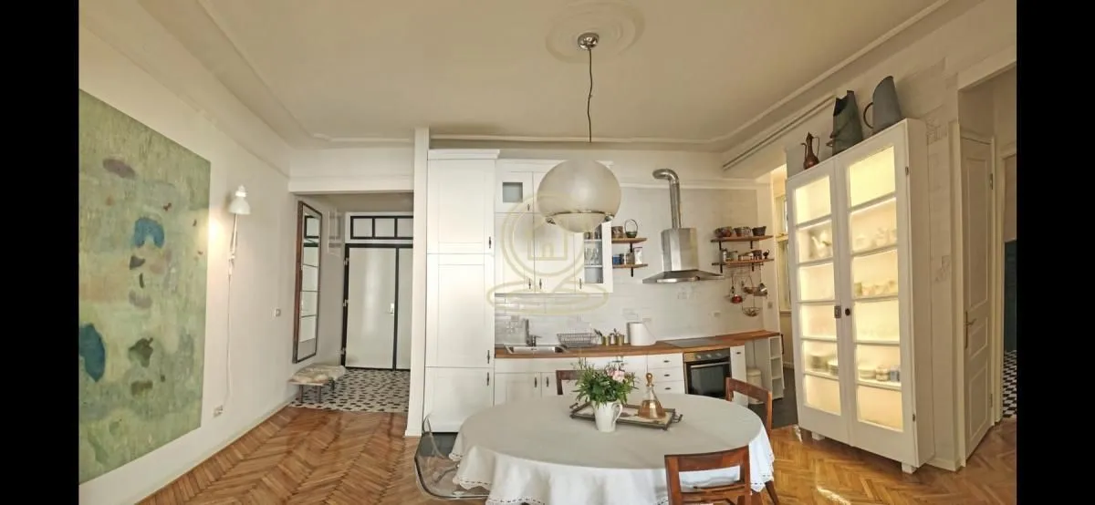 Izdavanje, trosoban stan, 141m², Kalenić Pijaca, Vračar Sve Podlokacije