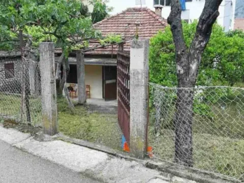 Prodaja, plac, 700m², Kotor, Crna Gora - image 1