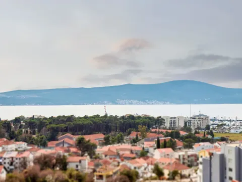 Izdavanje, stan, 150m², Tivat, Crna Gora - image 1