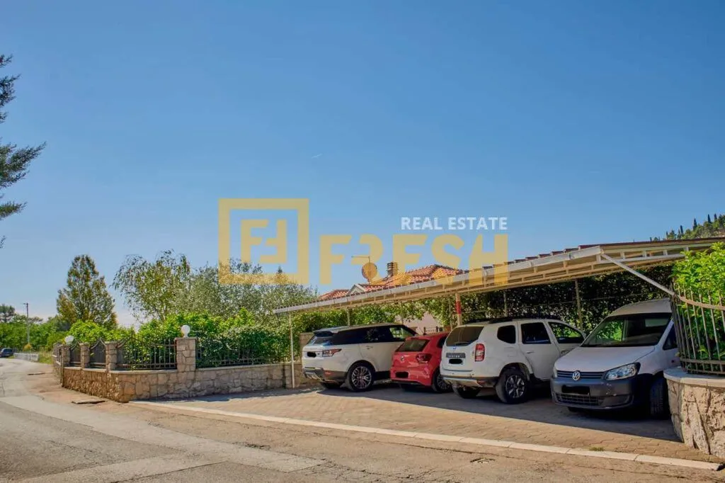 Sale, house, 300m², Zagorič, Podgorica