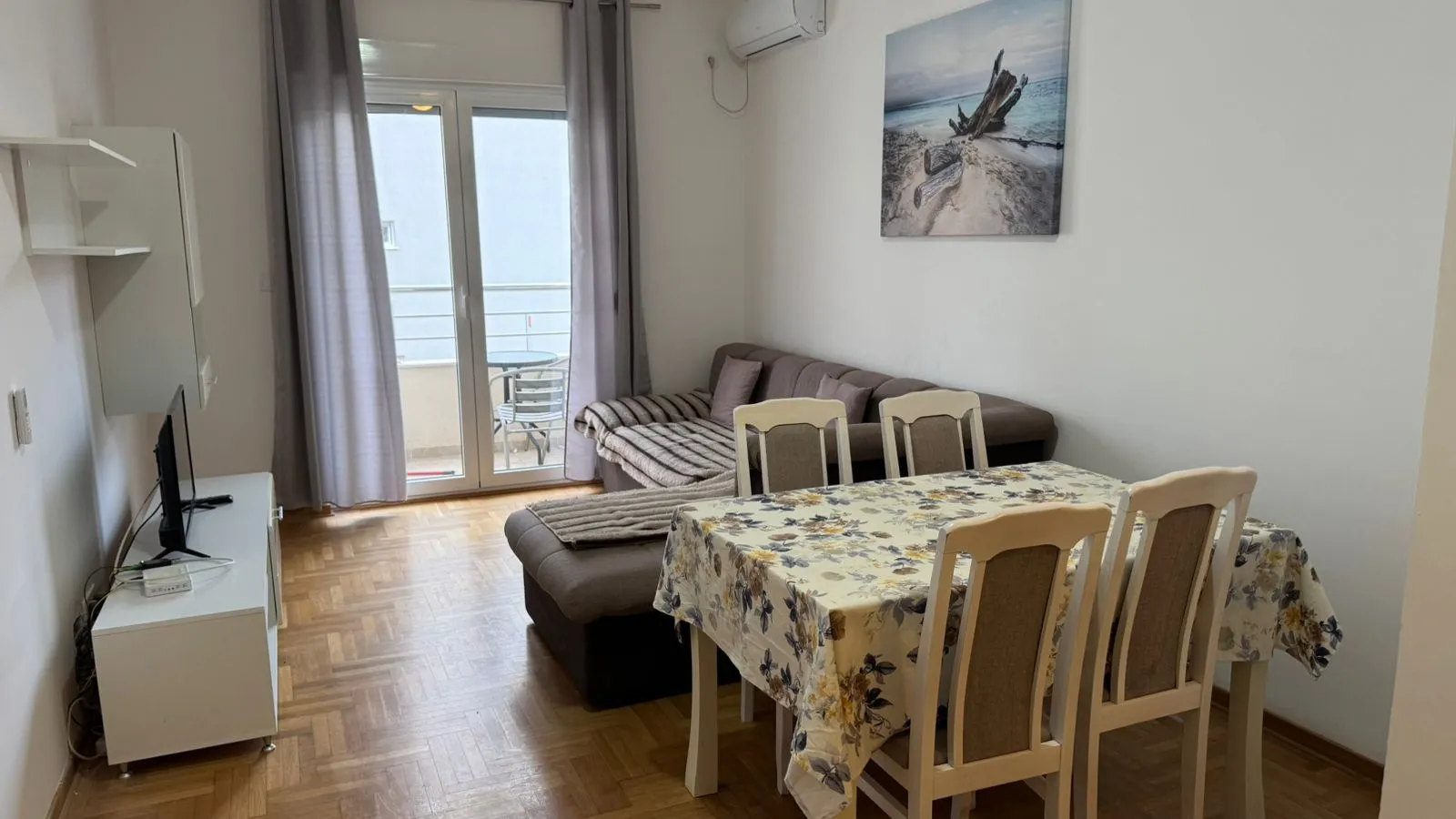 Izdavanje, dvosoban stan, 55m², Velji Vinogradi, Budva