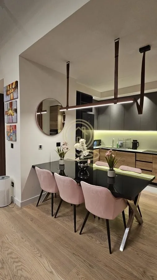 Izdavanje, četvorosoban stan, 161m², Savski Venac, Beograd