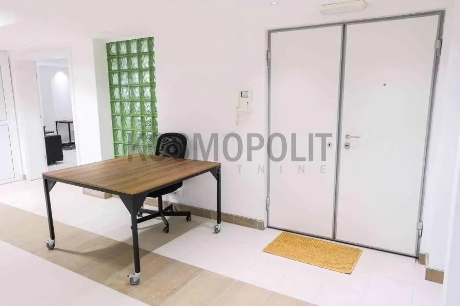 Sale, office space, 315m², Voždovac Sve Podlokacije, Beograd