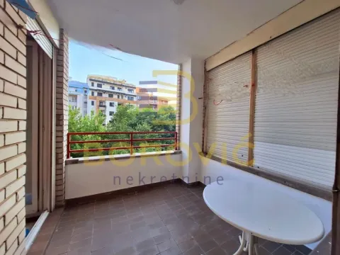 Rent, three bedroom apartment, 73m², Vračar Sve Podlokacije, Beograd - image 16