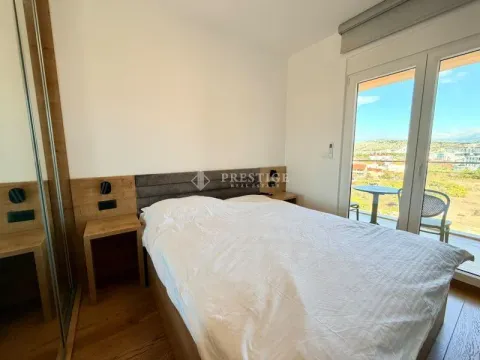 Modern bedroom with a double bed and access to the terrace. - image 10