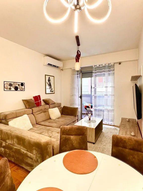 Izdavanje, dvosoban stan, 65m², Podgorica, Crna Gora