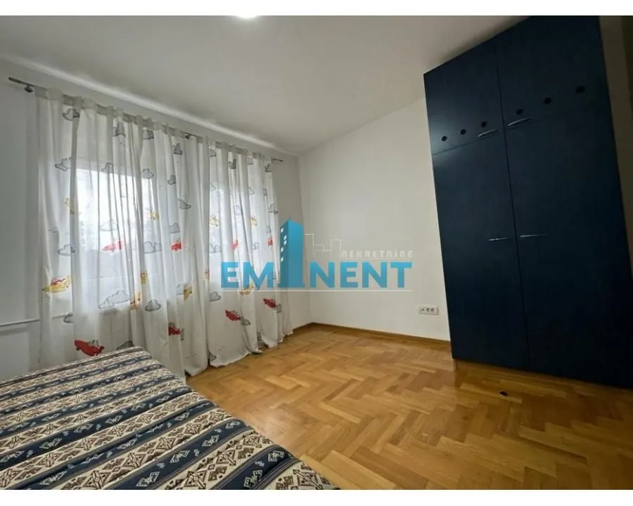 Izdavanje, trosoban stan, 80m², Autokomanda, Voždovac Sve Podlokacije
