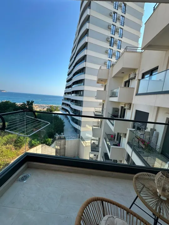 Izdavanje, garsonjera, 28m², Bečići, Budva