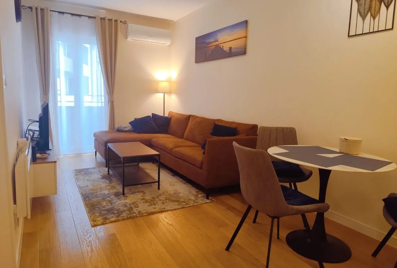 Izdavanje, jednosoban stan, 40m², Central Point, Podgorica