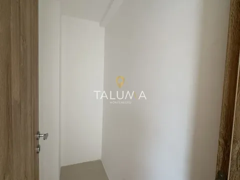 Prodaja, trosoban stan, 118m², Stari Aerodrom, Podgorica - image 4