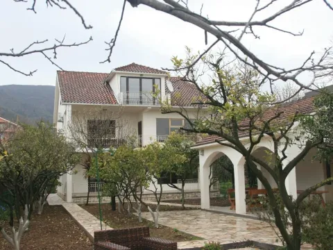 Prodaja, kuća, 630m², Tivat, Crna Gora - image 1