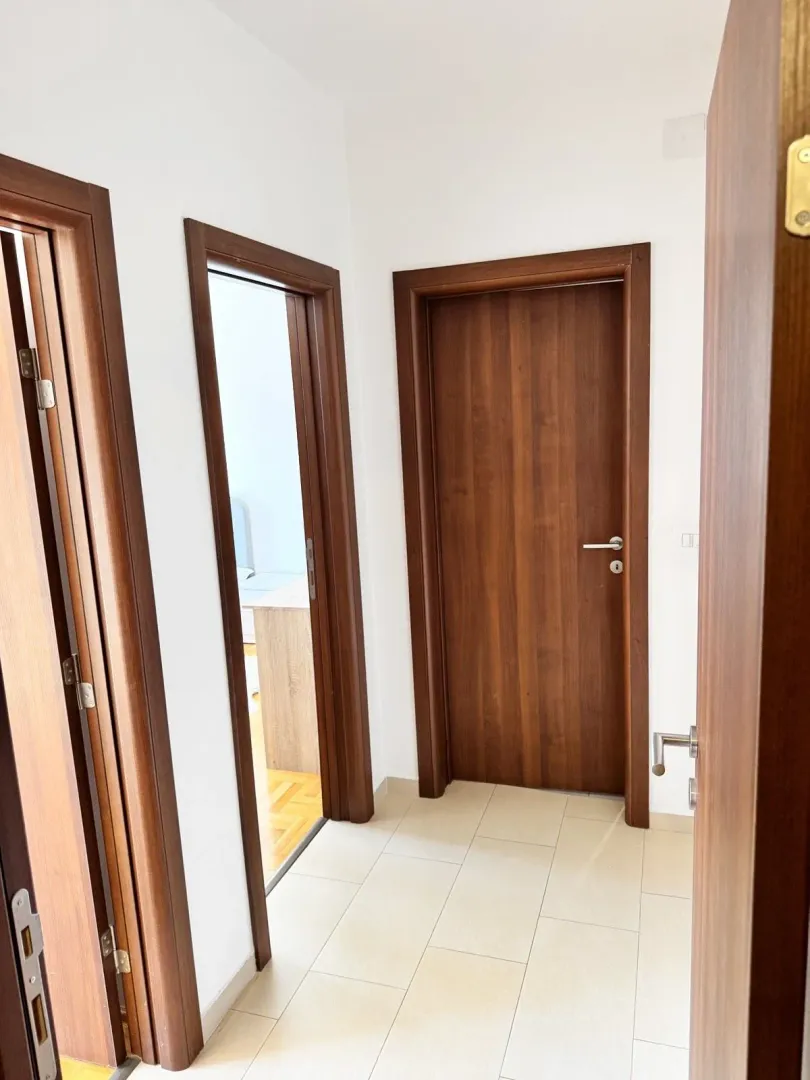 Izdavanje, dvosoban stan, 74m², Donja Gorica, Podgorica