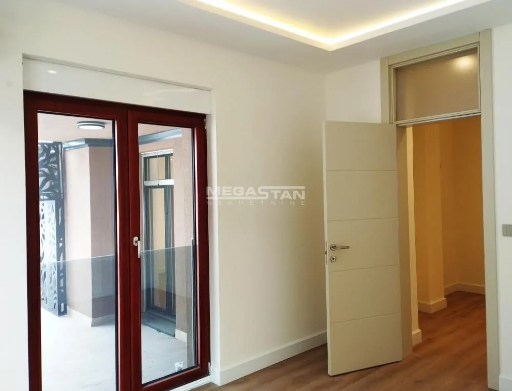 Rent, four bedroom apartment, 156m², Savski Venac, Beograd