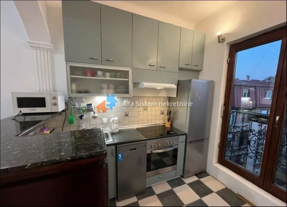 Izdavanje, trosoban stan, 120m², Stari Grad, Beograd