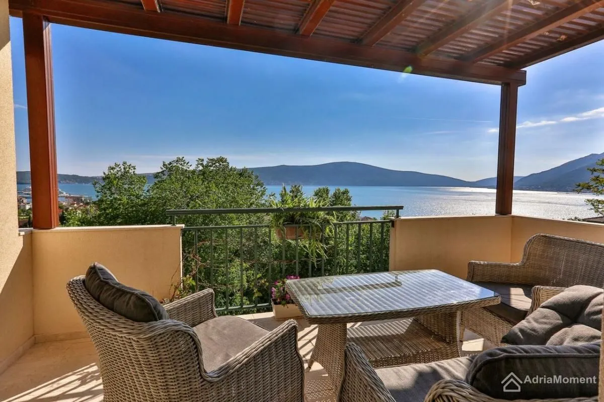 Prodaja, kuća, 240m², Donja Lastva, Tivat