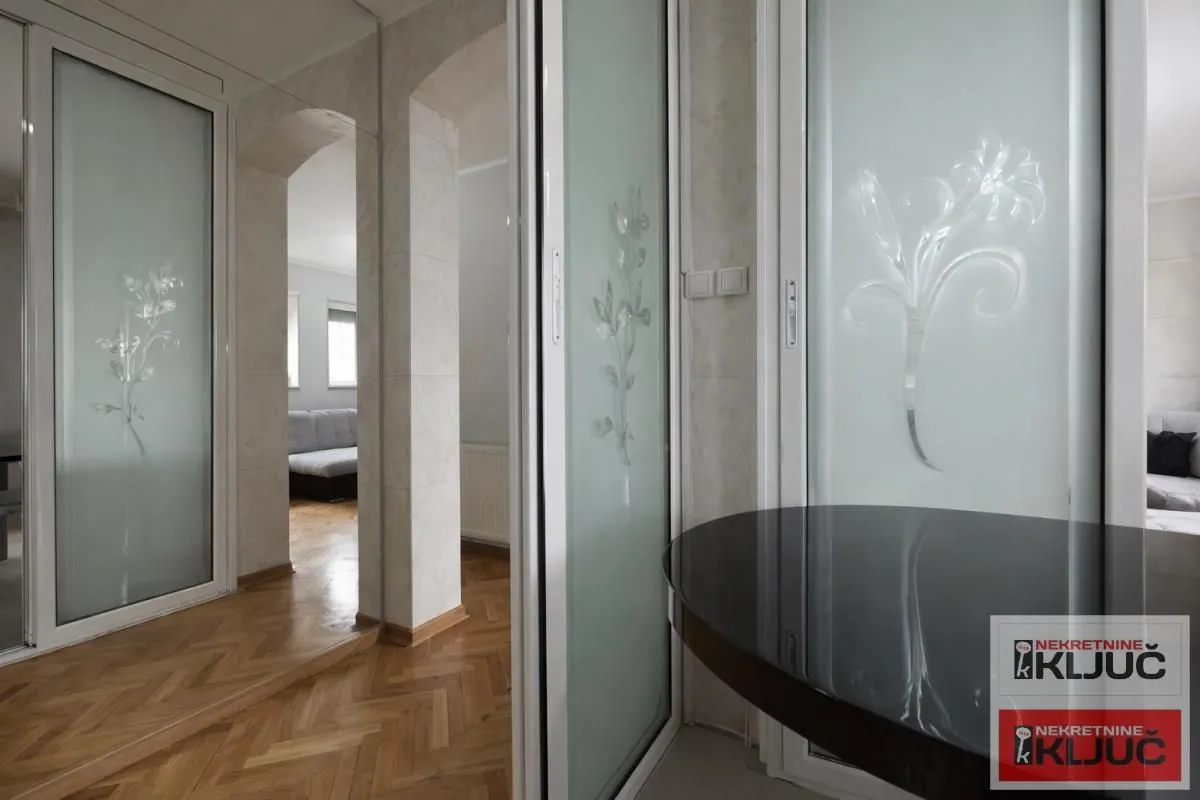 Prodaja, trosoban stan, 78m², Centar, Novi Sad