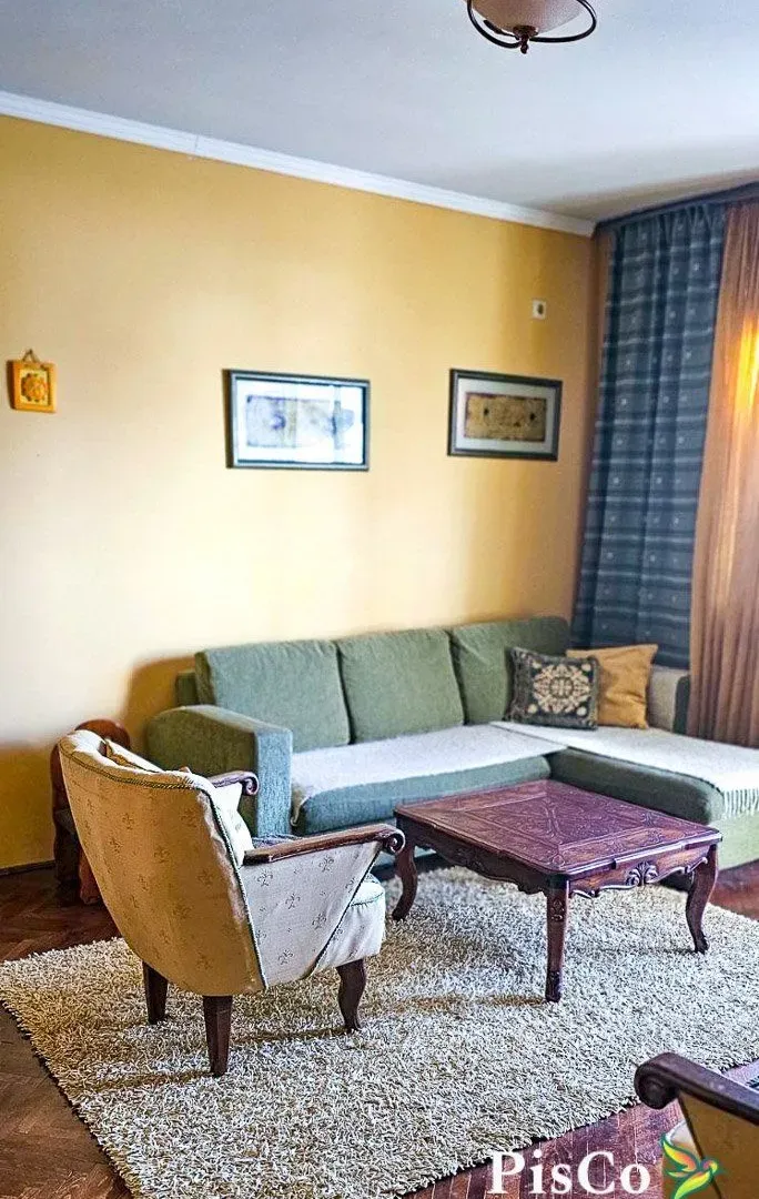 Izdavanje, dvosoban stan, 67m², Centar, Podgorica