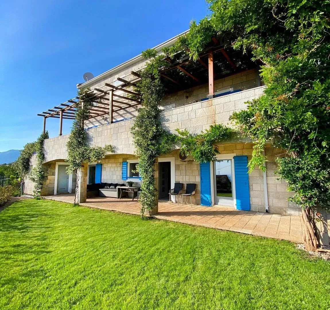 Sale, house, 250m², Blizikuće, Budva