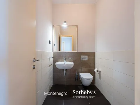 Izdavanje, trosoban stan, 204m², Kod Capital Plaze, Podgorica - image 15