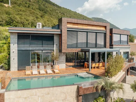 House for Sale, 549m2, Dub, Kotor House for Sale, 549m2, Dub, Kotor
