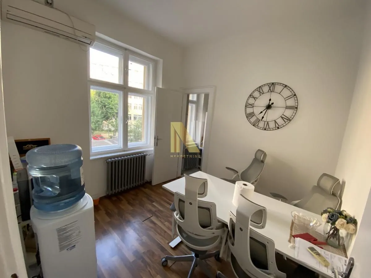 Prodaja, četvorosoban stan, 131m², Centar, Novi Sad
