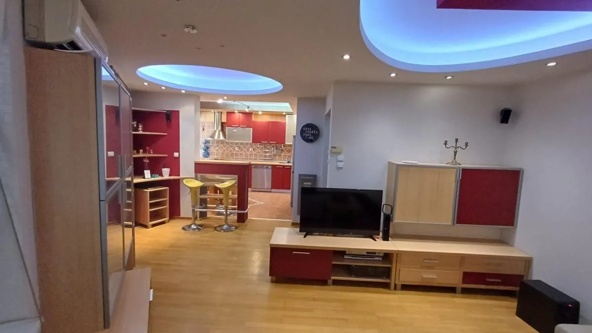 Izdavanje, trosoban stan, 81m², Palilula, Niš