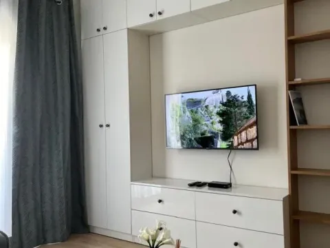 Izdavanje, garsonjera, 26m², Tivat, Crna Gora - image 9