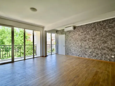 Izdavanje, trosoban stan, 90m², Vezirov Most, Podgorica - image 3