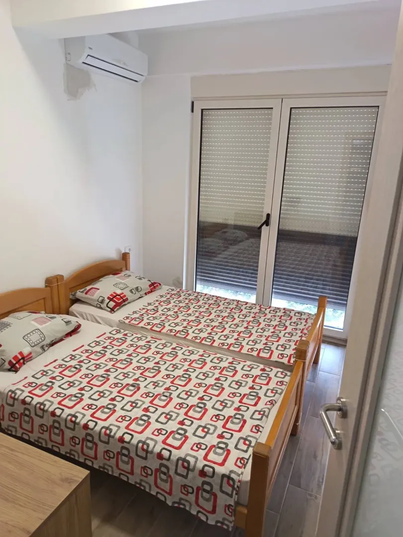 Izdavanje, dvosoban stan, 86m², Bečići, Budva