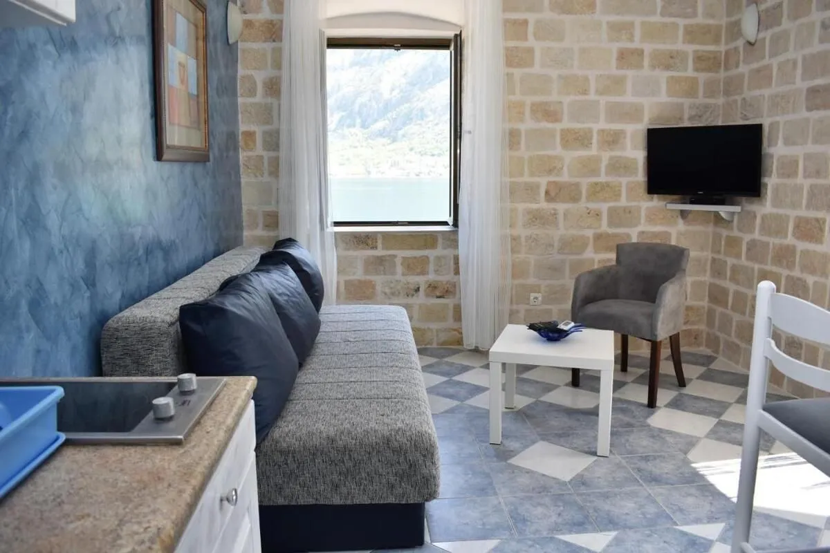 Prodaja, kuća, 420m², Prčanj, Kotor
