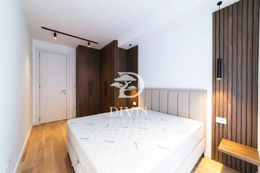 Izdavanje, trosoban stan, 130m², Crveni Krst, Beograd