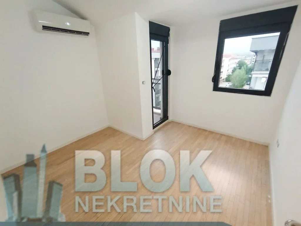 Izdavanje, trosoban stan, 95m², Blok 6, Podgorica