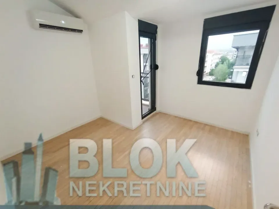 Izdavanje, trosoban stan, 95m², Blok 6, Podgorica