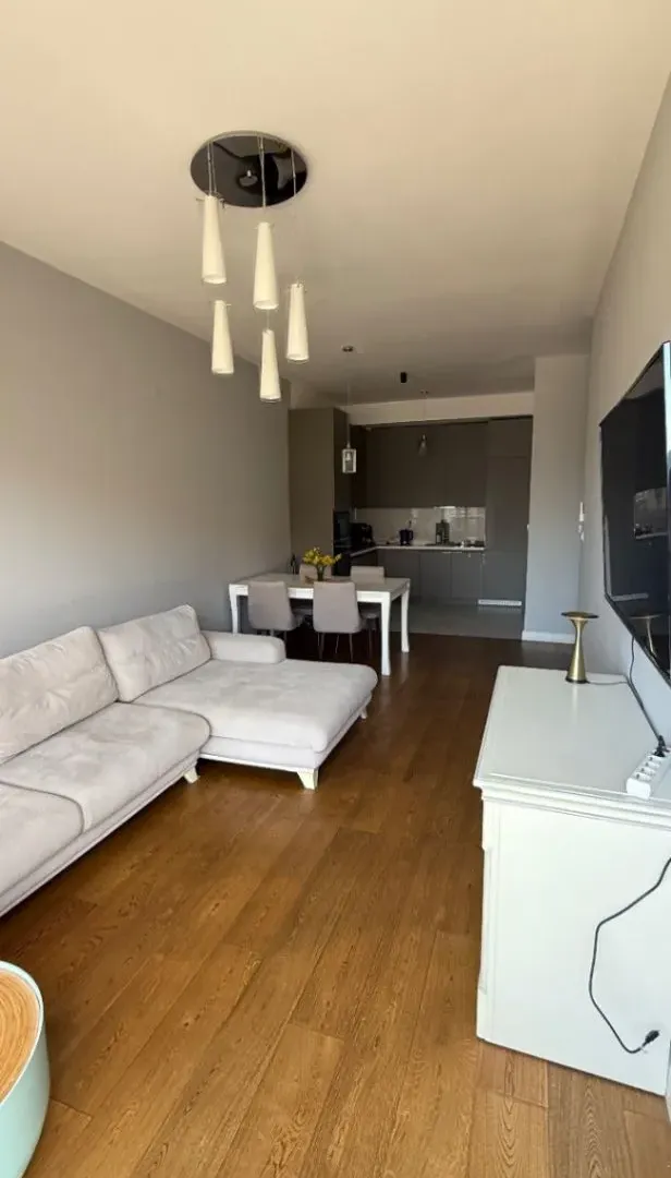 Izdavanje, dvosoban stan, 90m², Soho City, Bar