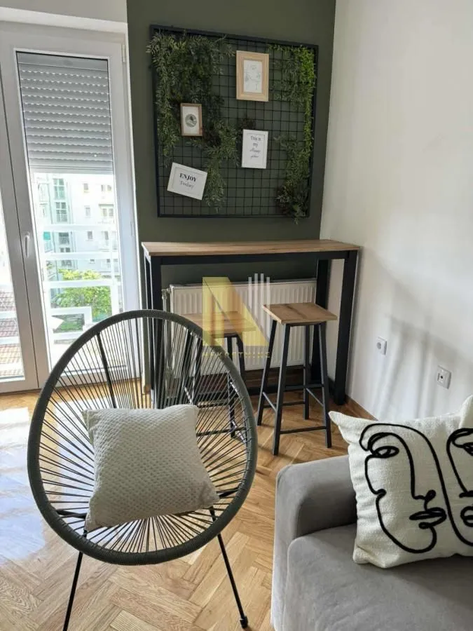 Izdavanje, garsonjera, 28m², Centar, Novi Sad