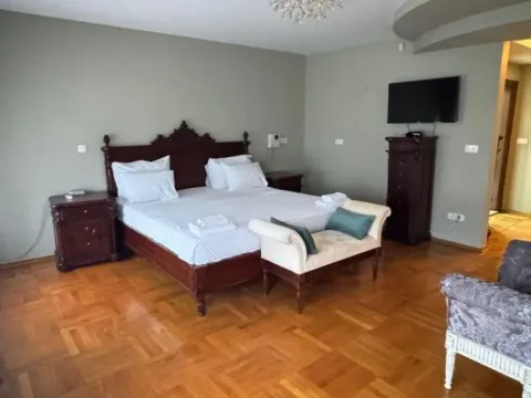 Izdavanje, trosoban stan, 150m², Budva, Crna Gora - image 2