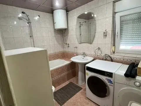Izdavanje, trosoban stan, 108m², Momišići, Podgorica - image 16