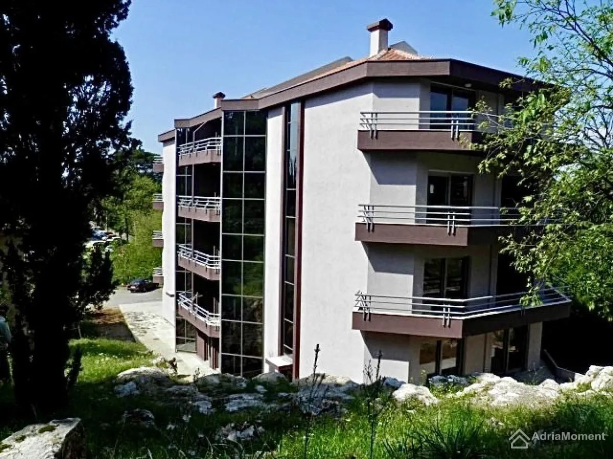 Prodaja, trosoban stan, 140m², Gorica C, Podgorica