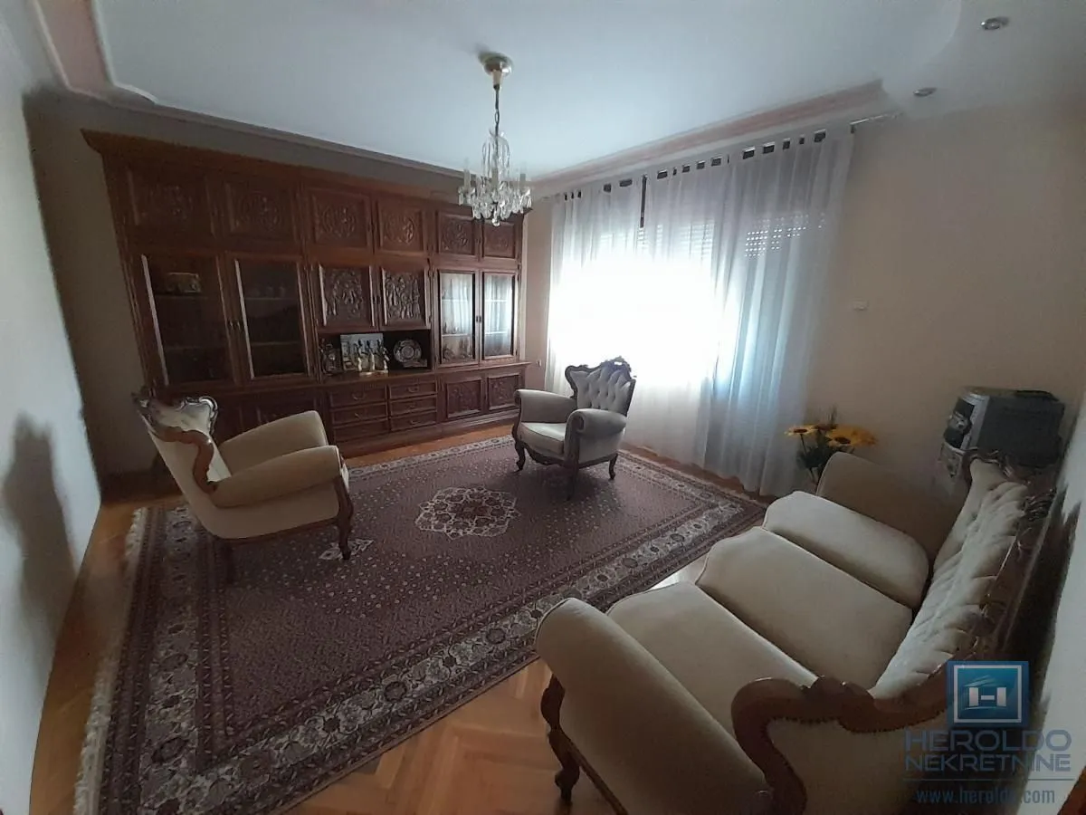 Sale, house, 180m², Centar, Ćuprija