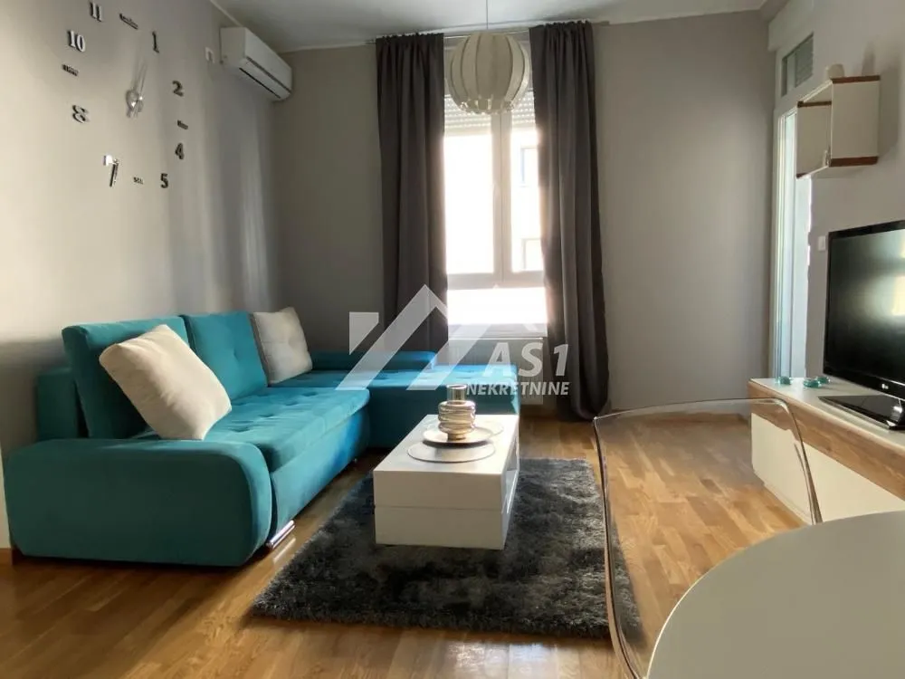 Izdavanje, stan, 62m², Centar, Novi Sad
