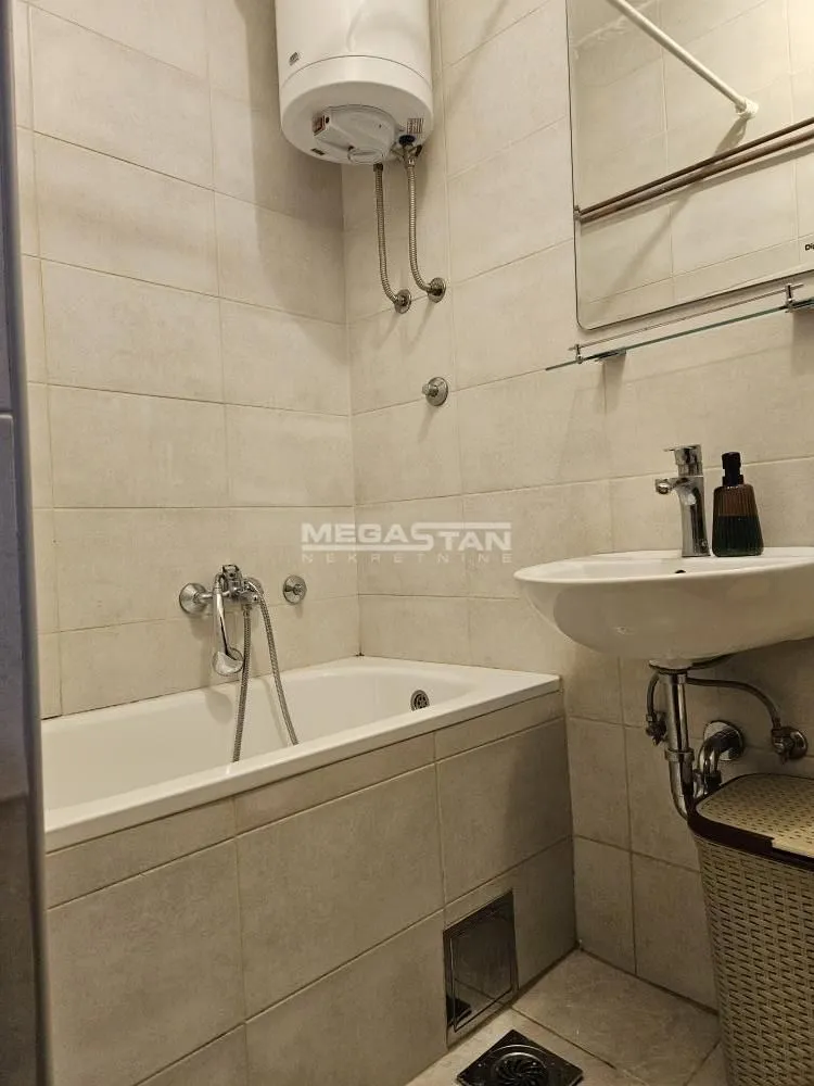 Izdavanje, jednosoban stan, 30m², Đeram Pijaca, Beograd