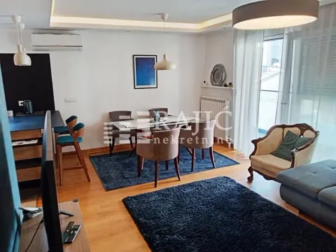 Spacious living room with a dining area and furniture. - image 2