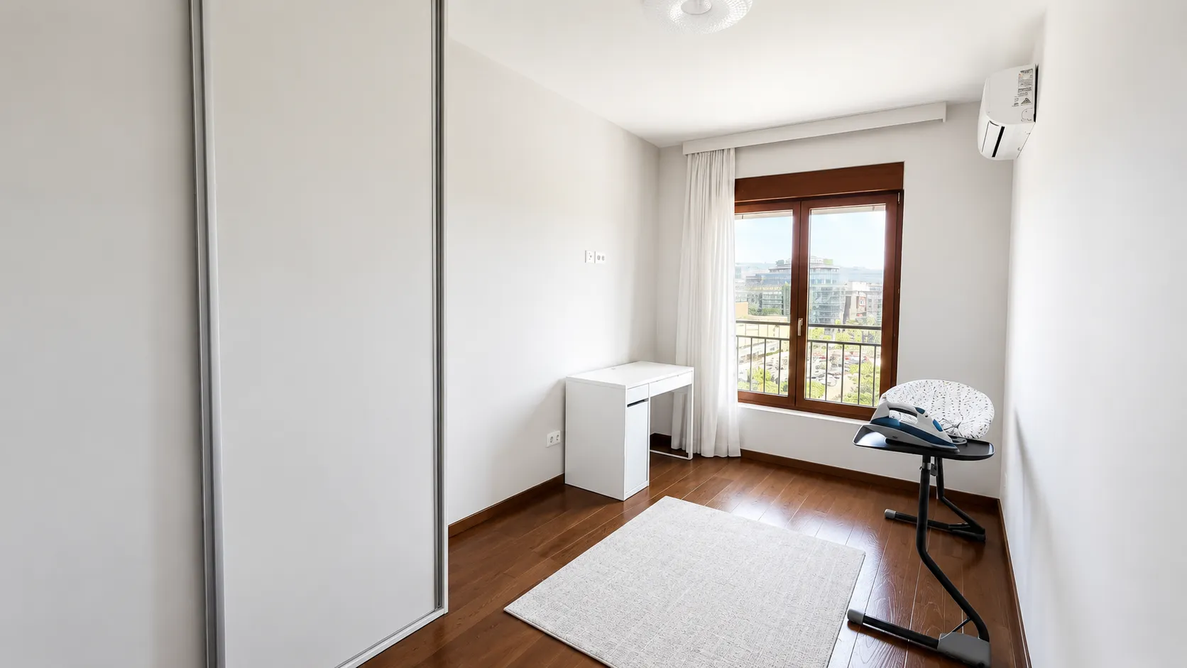 Izdavanje, dvosoban stan, 85m², Master Kvart, Podgorica