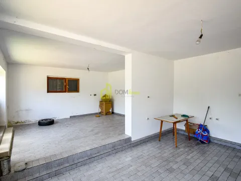 Prodaja, kuća, 370m², Tološi, Podgorica - image 20