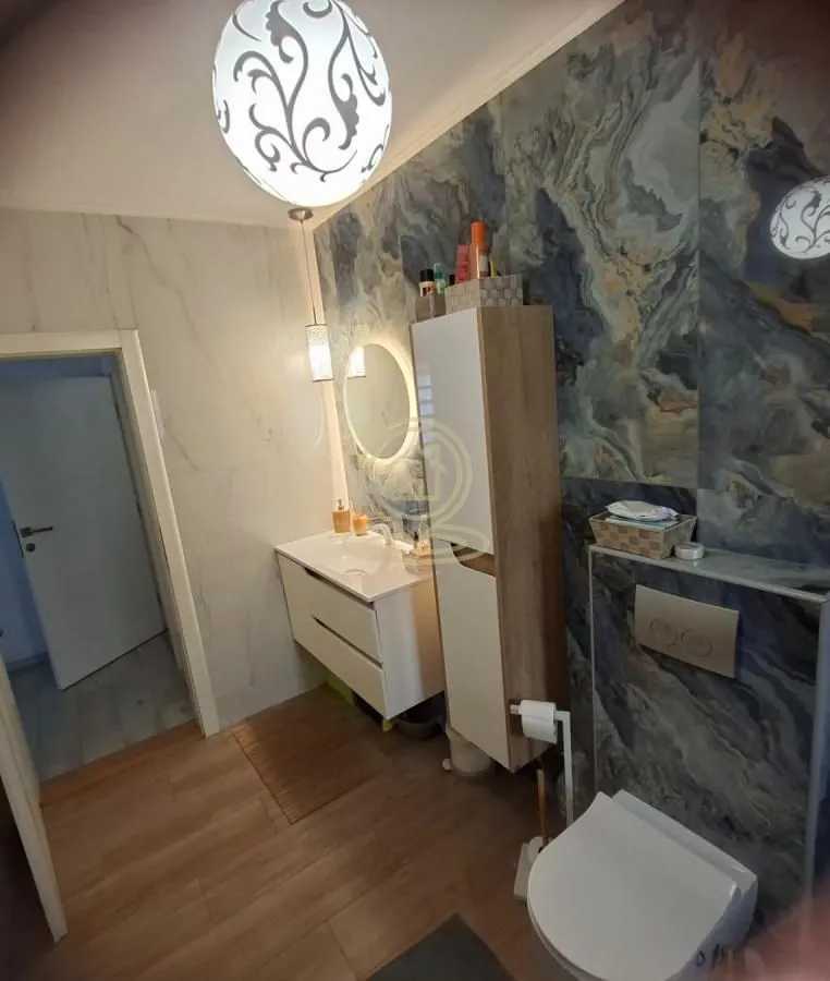 Prodaja, kuća, 270m², Blok 8, Petrovaradin