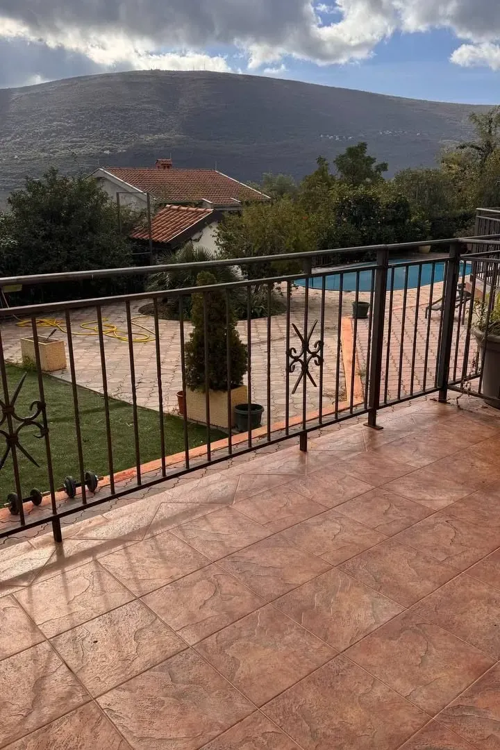 Prodaja, jednosoban stan, 39m², Baošići, Herceg Novi