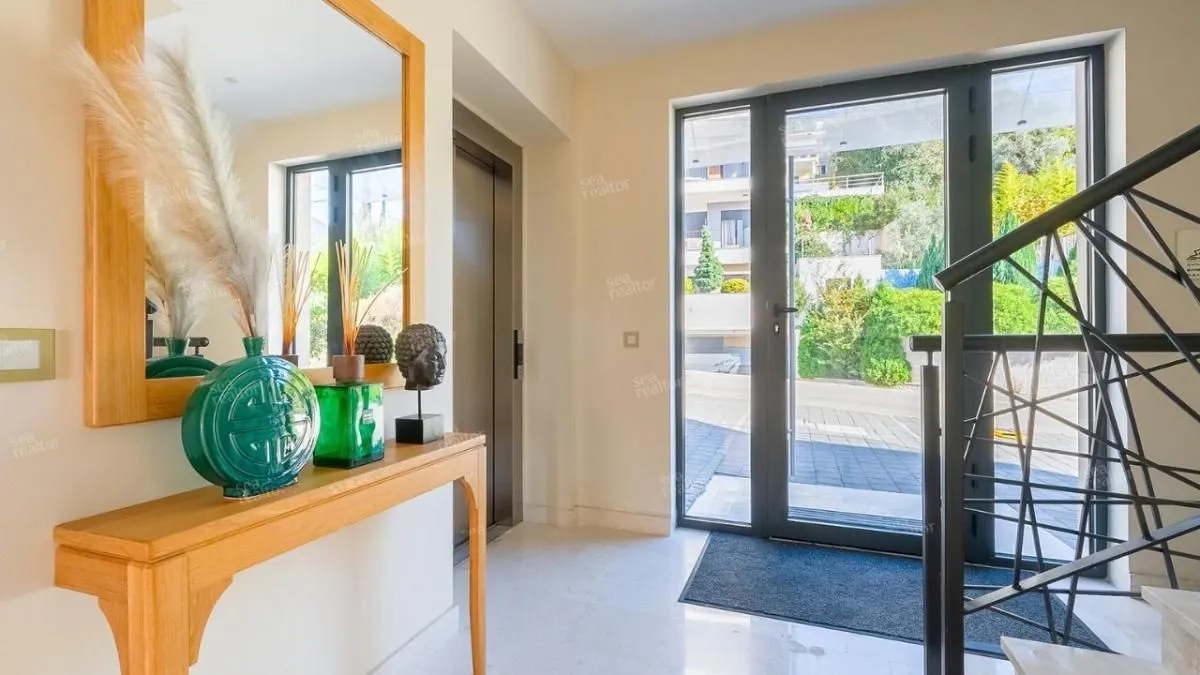 Prodaja, dvosoban stan, 100m², Tivat, Crna Gora