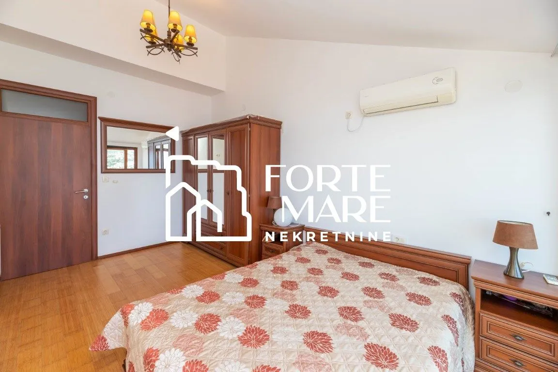Prodaja, trosoban stan, 118m², Njivice, Herceg Novi