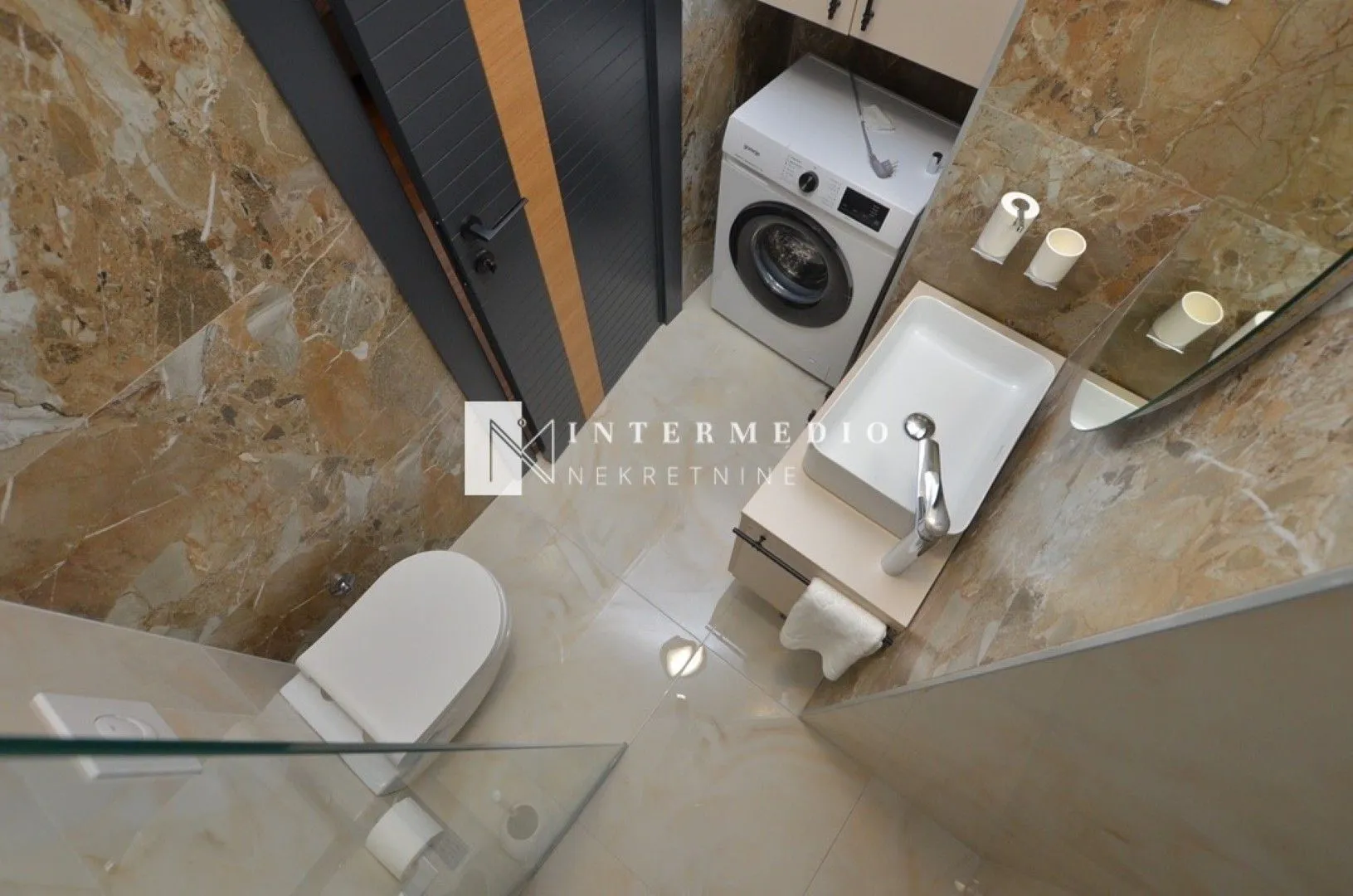 Prodaja, dvosoban stan, 61m², Njivice, Herceg Novi