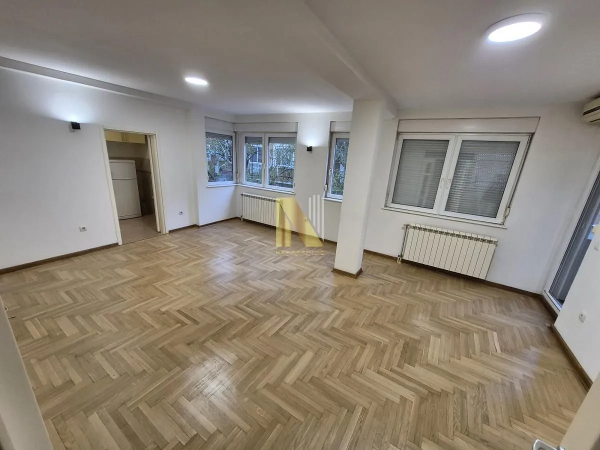 Izdavanje, četvorosoban stan, 89m², Socijalno, Novi Sad Sve Podlokacije